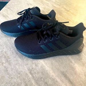 All Black Adidas Queststar running shoe